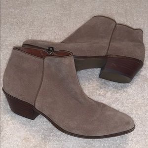 Women’s Apri Khaki suede ankle booties Size 9